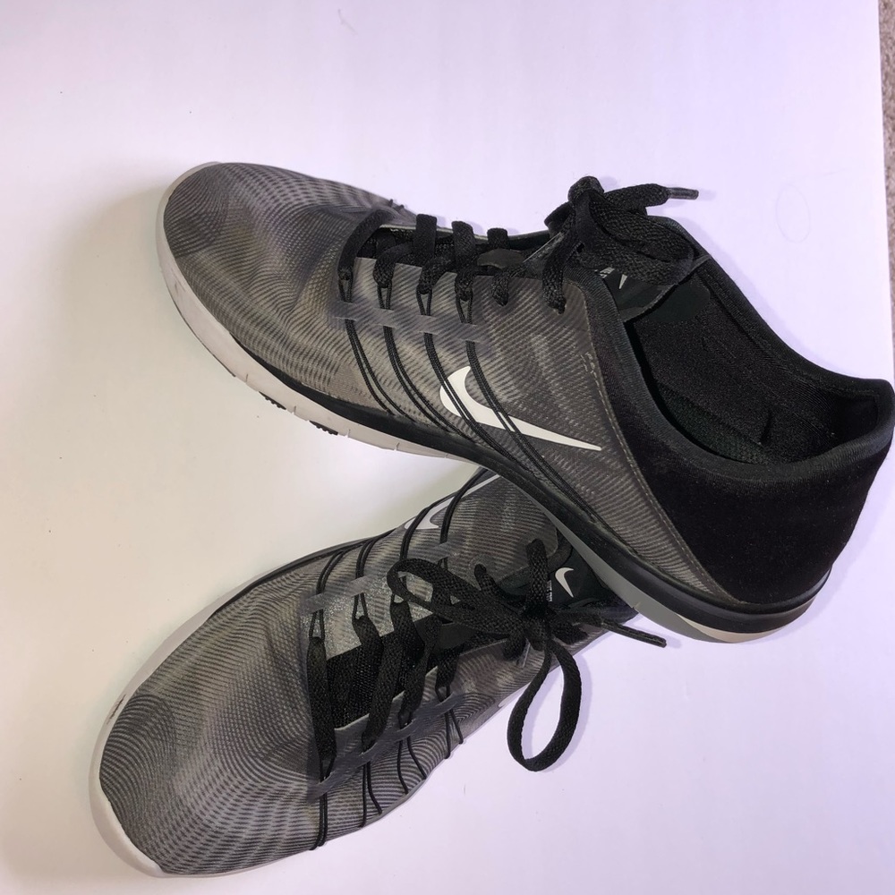 black nike running shoes